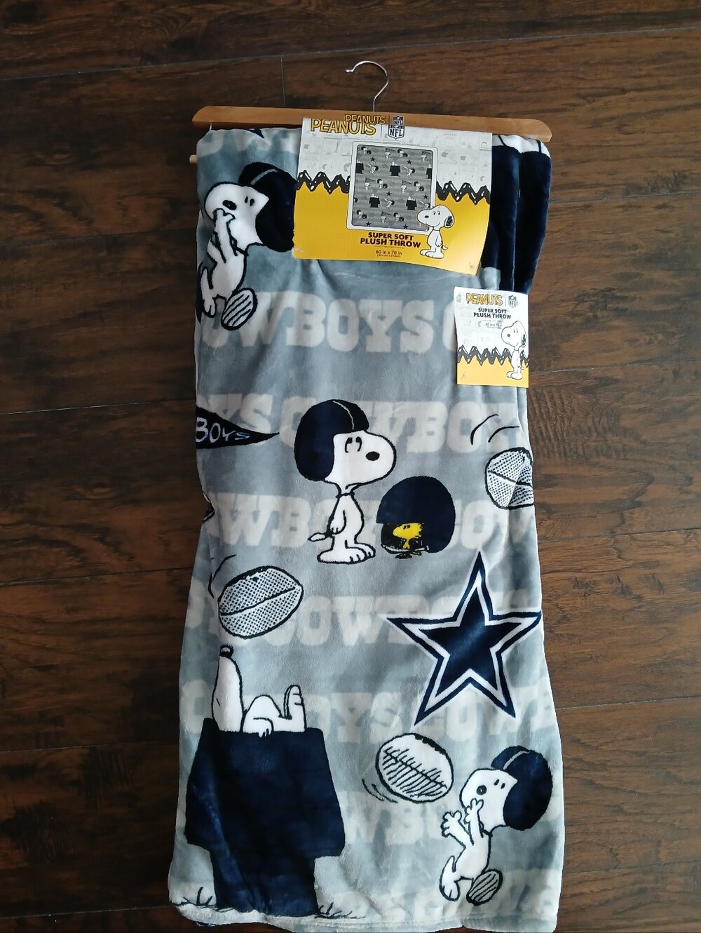 Peanuts Dallas Cowboys Super Soft Plush Throw